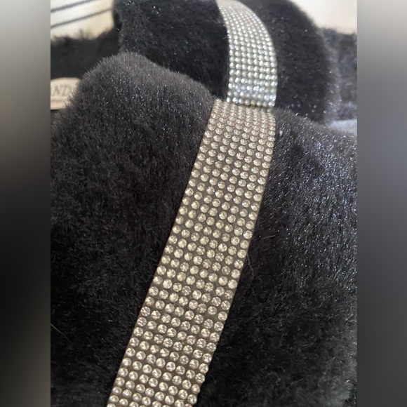 Black faux fur w sparkle Portland boot company slipper women’s 7 great condition - Picture 2 of 10